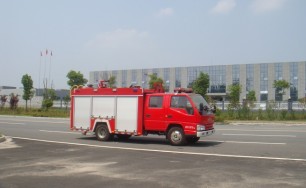 江铃水罐消防车（2..