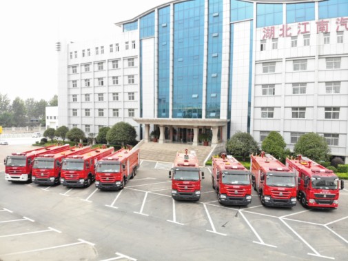 豪沃水罐消防车